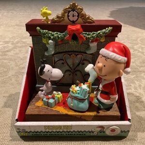 Peanuts Light Up Musical Table Piece